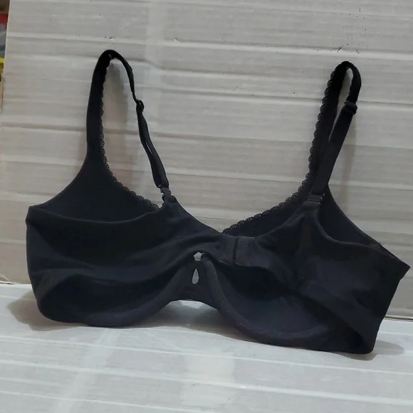 Victoria's Secret Padded Black Lace Trim Bra Size 36C - Picture 6 of 9